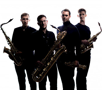 4 junge Männer mit Saxophon