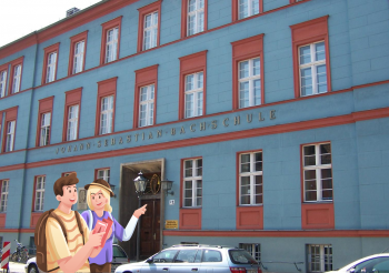 Blau-braun gestrichenes dreistöckiges historisches Wohnhaus