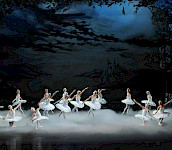 Die Ballettänzerinnen tanzen